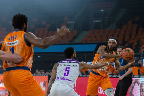 场上崭露头 场上崭露头