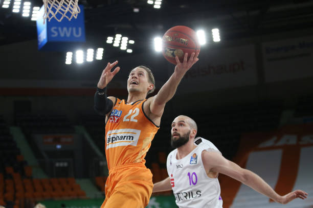 伟大的足球 伟大的足球